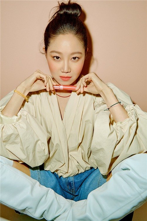 粉色眼影唇釉推荐,粉色眼影橘色亮片