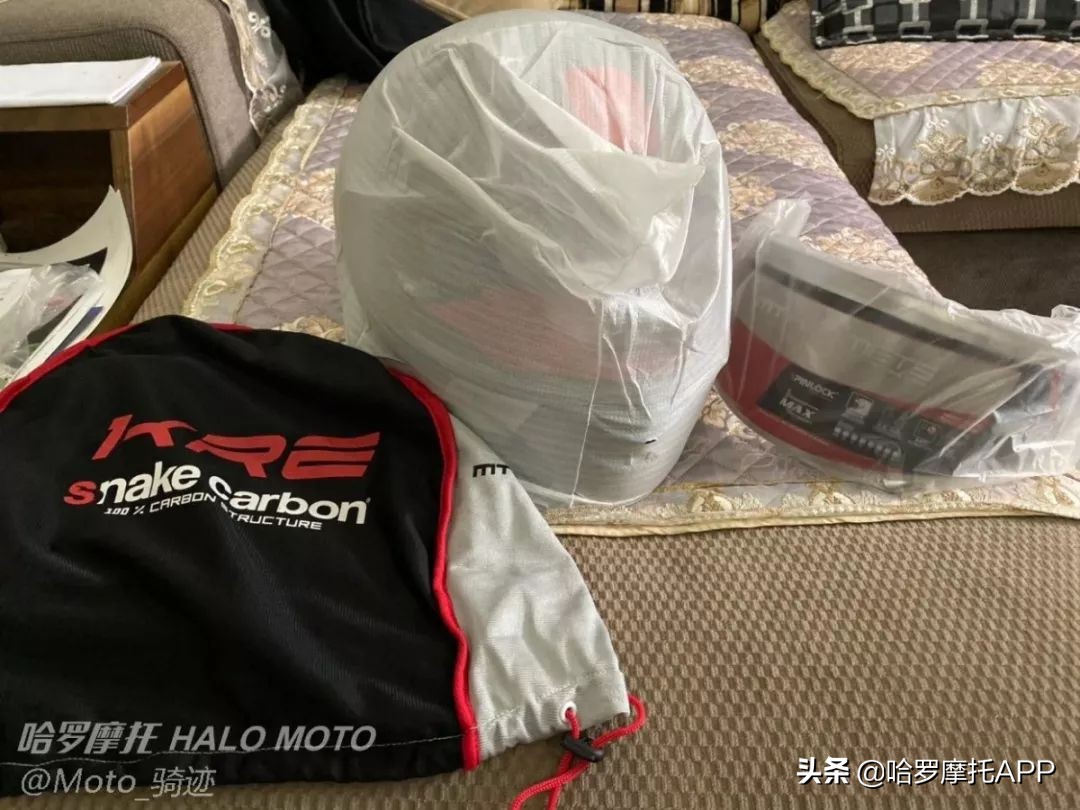 碳纤维头盔蛇纹,mt碳纤维复古头盔