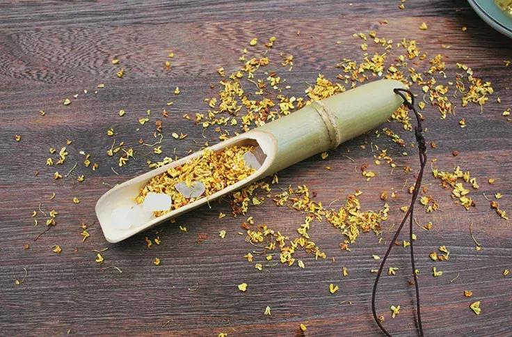 杭州街头的桂花又香了，emmm应该也挺好吃的吧