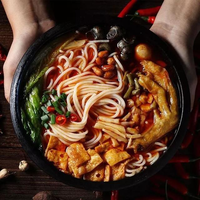 薇娅鹿晗吃螺蛳粉,鹿晗直播吃柠檬