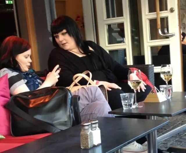 深夜除了晒烤串，还能晒太阳