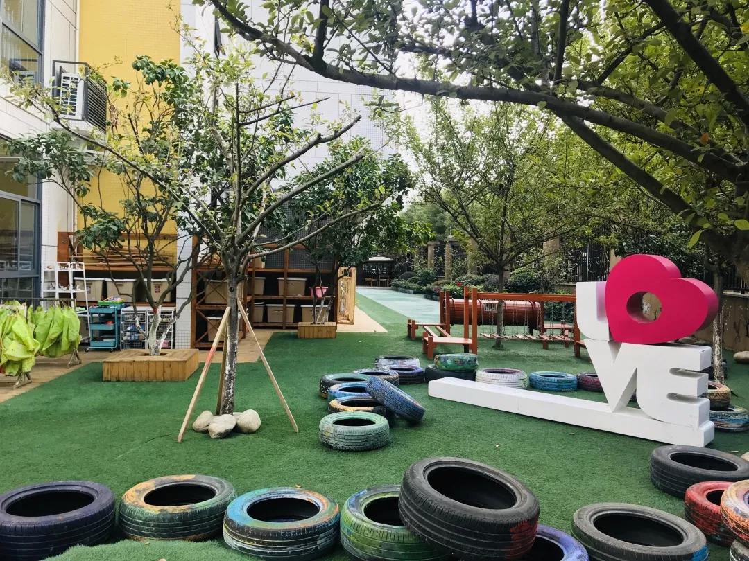 小小足球运动员=未来男神~|走进成都市第十二幼儿园蓝光分园