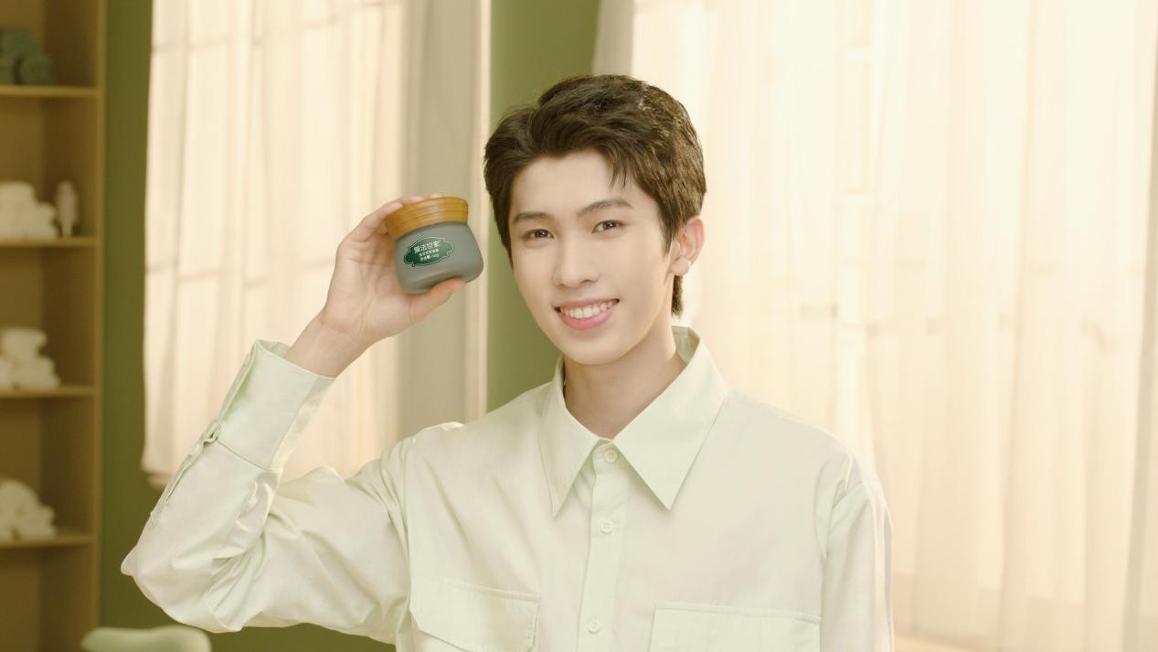 膜法世家14周年庆，携手INTO1三子共启价值营销新打法