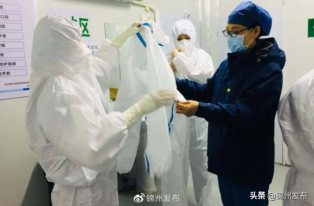 一线医护人员抗击疫情巾帼英雄谱,一线抗疫群英谱郝慧守牢空中防线