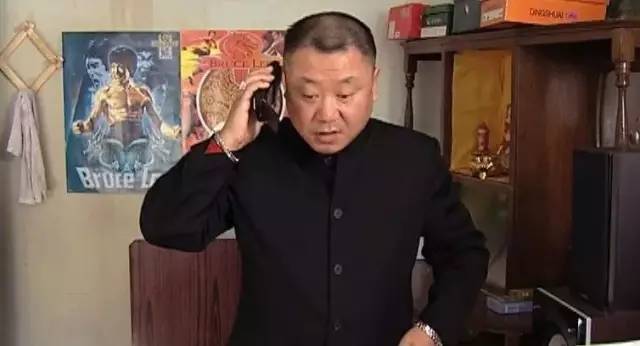 被嘲笑、被看不起的小人物,其实他背负着中国人身上浓浓的人情味