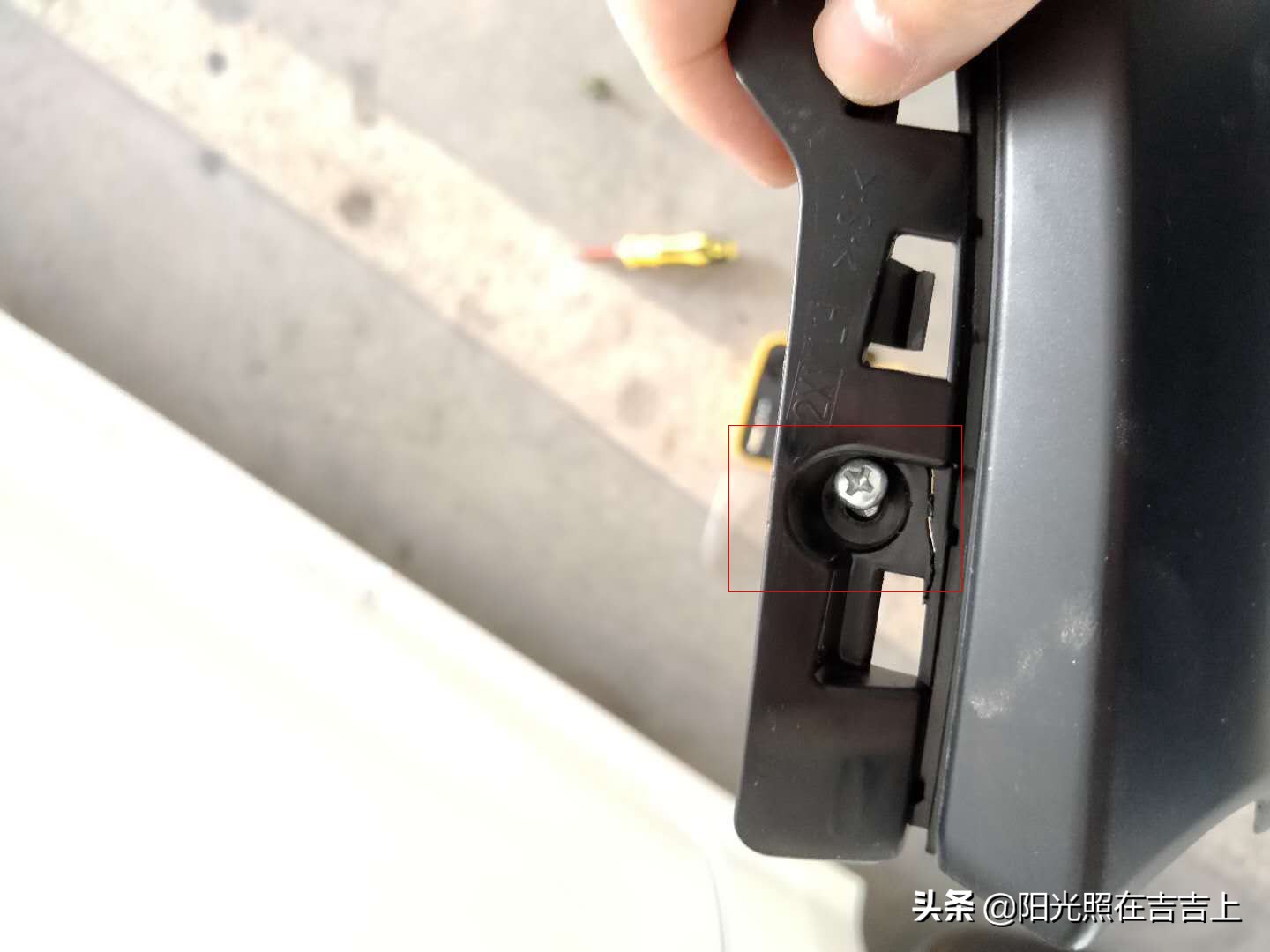 2019款卡罗拉入手记（3）倒车撞坏后视镜，新手第一撞该如何处理