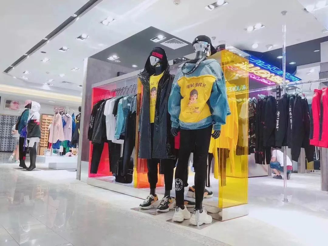 觉得太平鸟、GXG、卡宾不够潮？这个潮流男装可能正对你胃口！