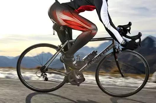 这个伤让他连续三年无缘马拉松！其实1/10的跑者都在被它折磨！