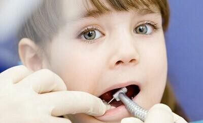 宝宝长第一颗牙哭闹怎么办,宝宝看牙哭闹不止怎么办