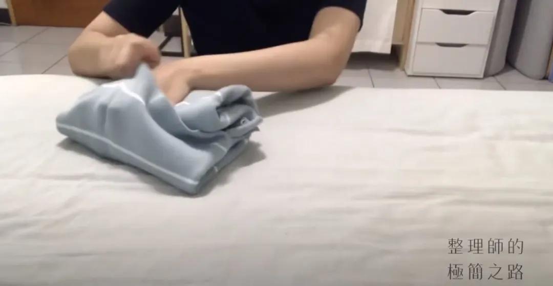 收纳师教你折衣服,折厚衣服的收纳方法