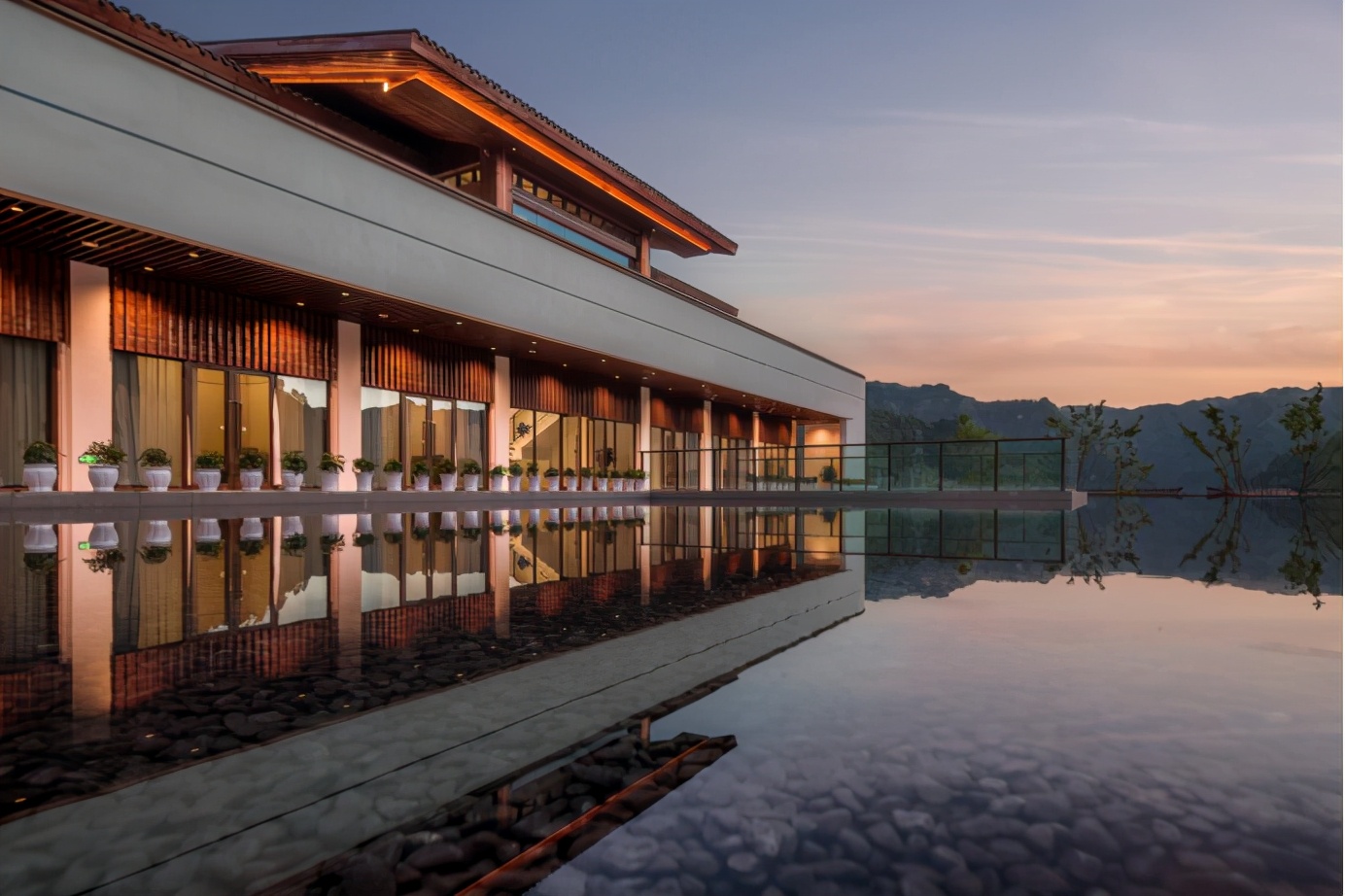 融创联合清华大学捐赠中益乡帮扶项目，探索乡村振兴长效共建模式