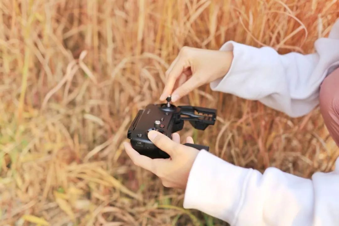 大疆“御”MavicAir，你见过可以塞进口袋的随行无人机吗？