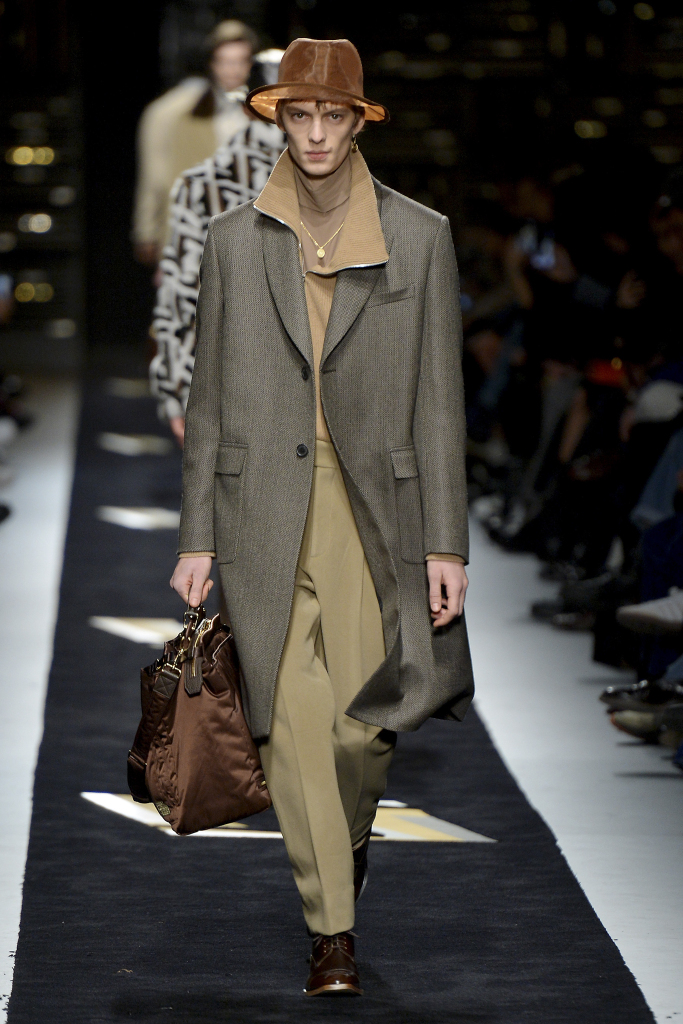 米兰时装周fendi2022春夏系列,米兰时装周2019秋冬fendi价钱