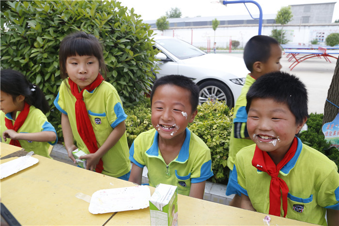 六一儿童节献爱心慰问活动,关爱困境儿童六一慰问暖童心