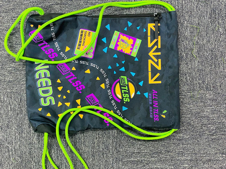 买齐！TLSS潮流元素装备束口袋