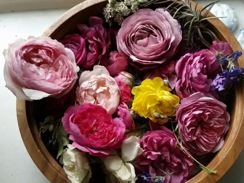 鲜花蔫了怎么做干花,怎样才能让鲜花做成干花永不褪色