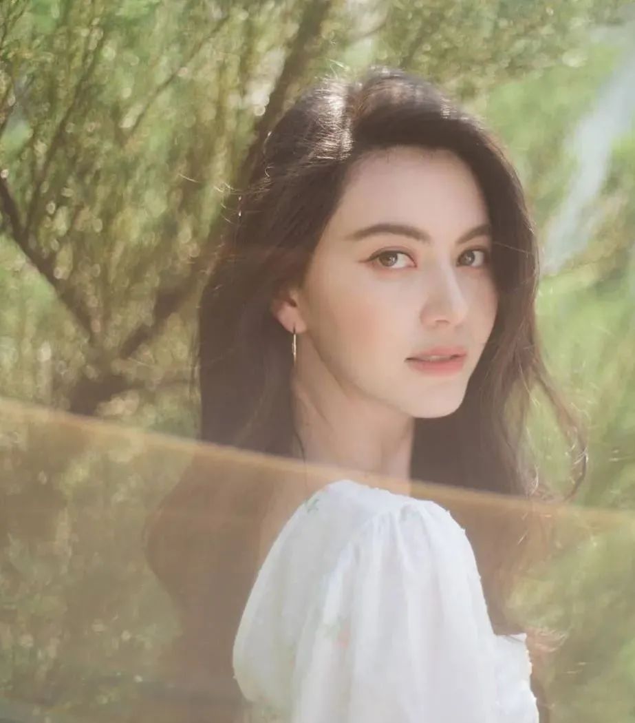 被称作泰国最美小花的90后，画上这个妆连Lisa都要被比下去