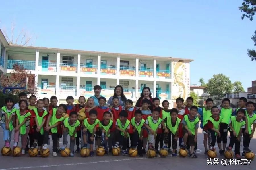 驰骋足球赛场,新市场小学春季足球联赛