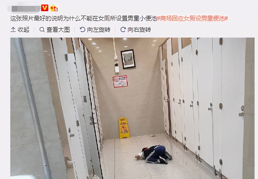 商场禁止男童进女厕所引争议,淄博淄川商场回应女厕设男童便池