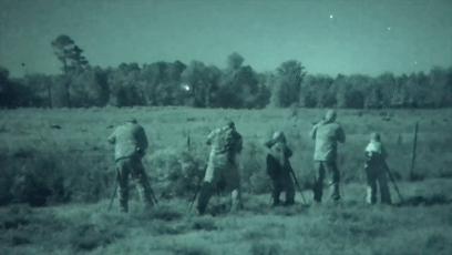 真正的狼灭：美国农场主一夜*击狙**45只郊狼，全套黑科技开挂了