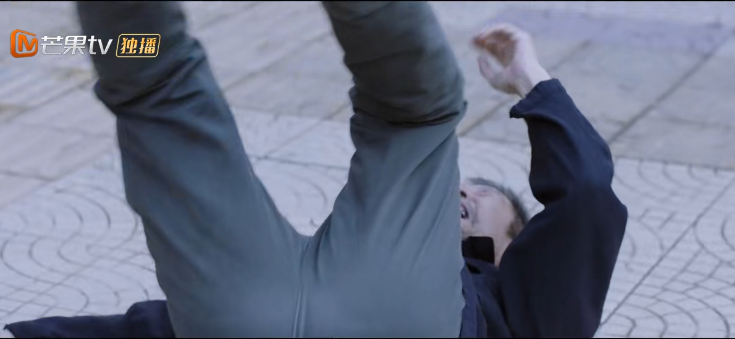 余男谎言真探一共多少集,谎言真探余男和朱世豪在酒吧聊天