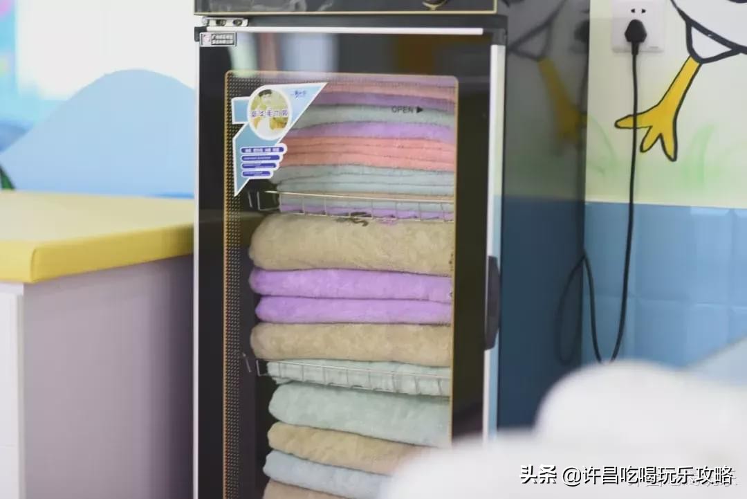 高尔夫球场、外教老师、恒温游泳池，这是什么神仙幼儿园？