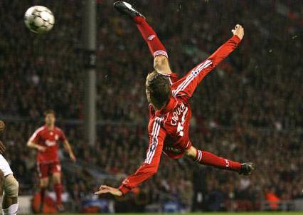 38岁转会王返英超,2米高佬舞技惊艳倒钩震撼,绝美娇妻更著名!