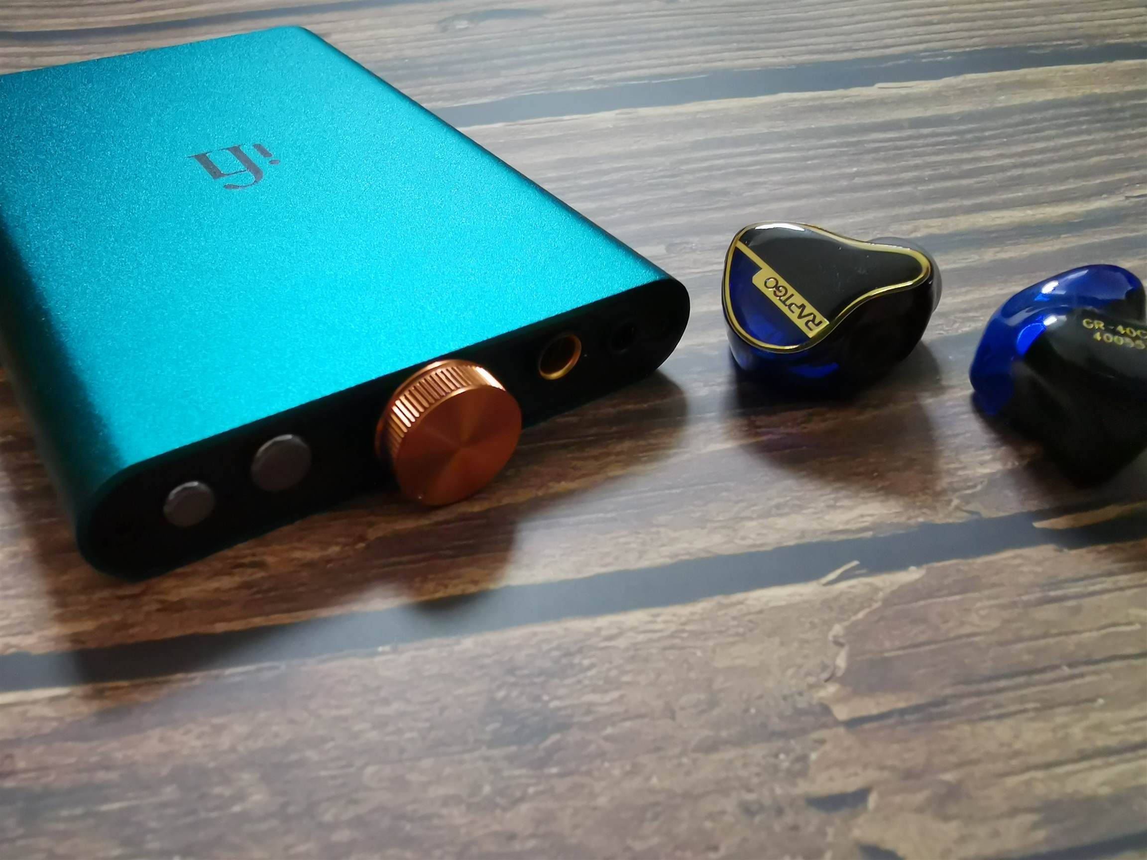 蹲甩盲狙你更喜欢哪一个？性价比盲狙体验之：RAPTGOGR40-CP分享