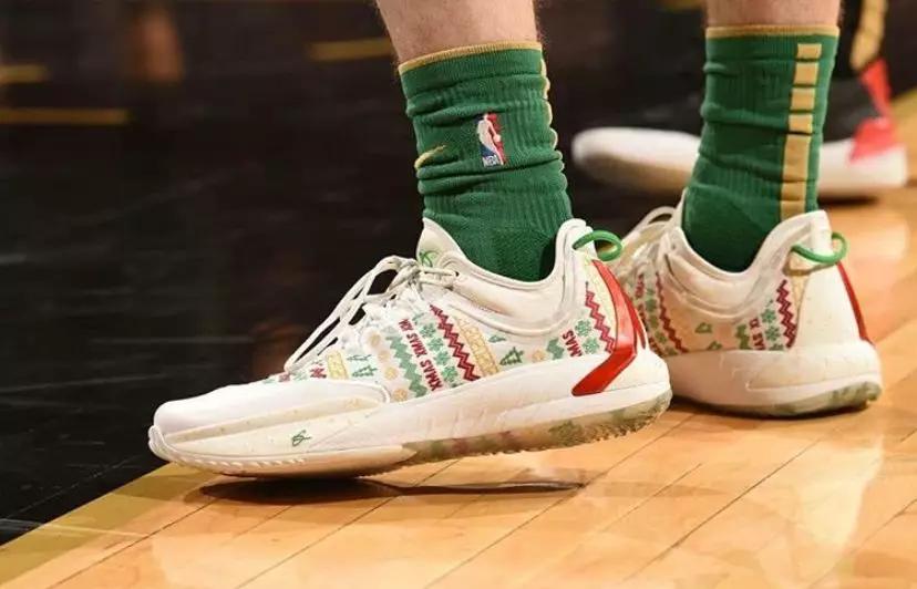 nba球员上脚安踏,nba球员上脚球鞋欧文4绿橙粉