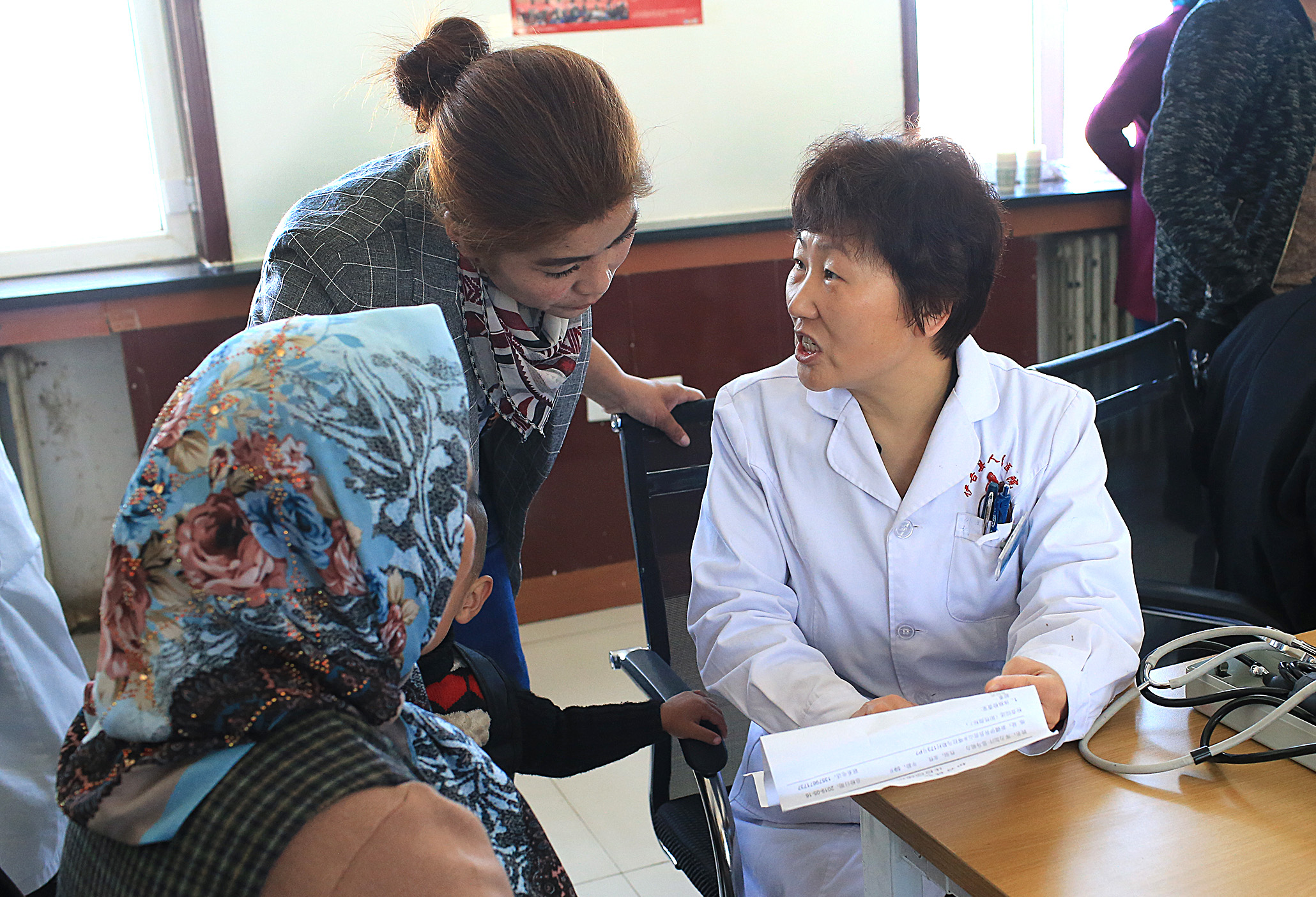 寂寞、单调的援疆生活，被她过成了诗和远方，心中有爱，红梅花开