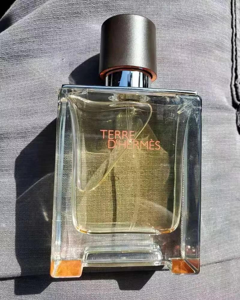 男士香水柏林男人味香水,男士同名香水和大地香水哪个好闻