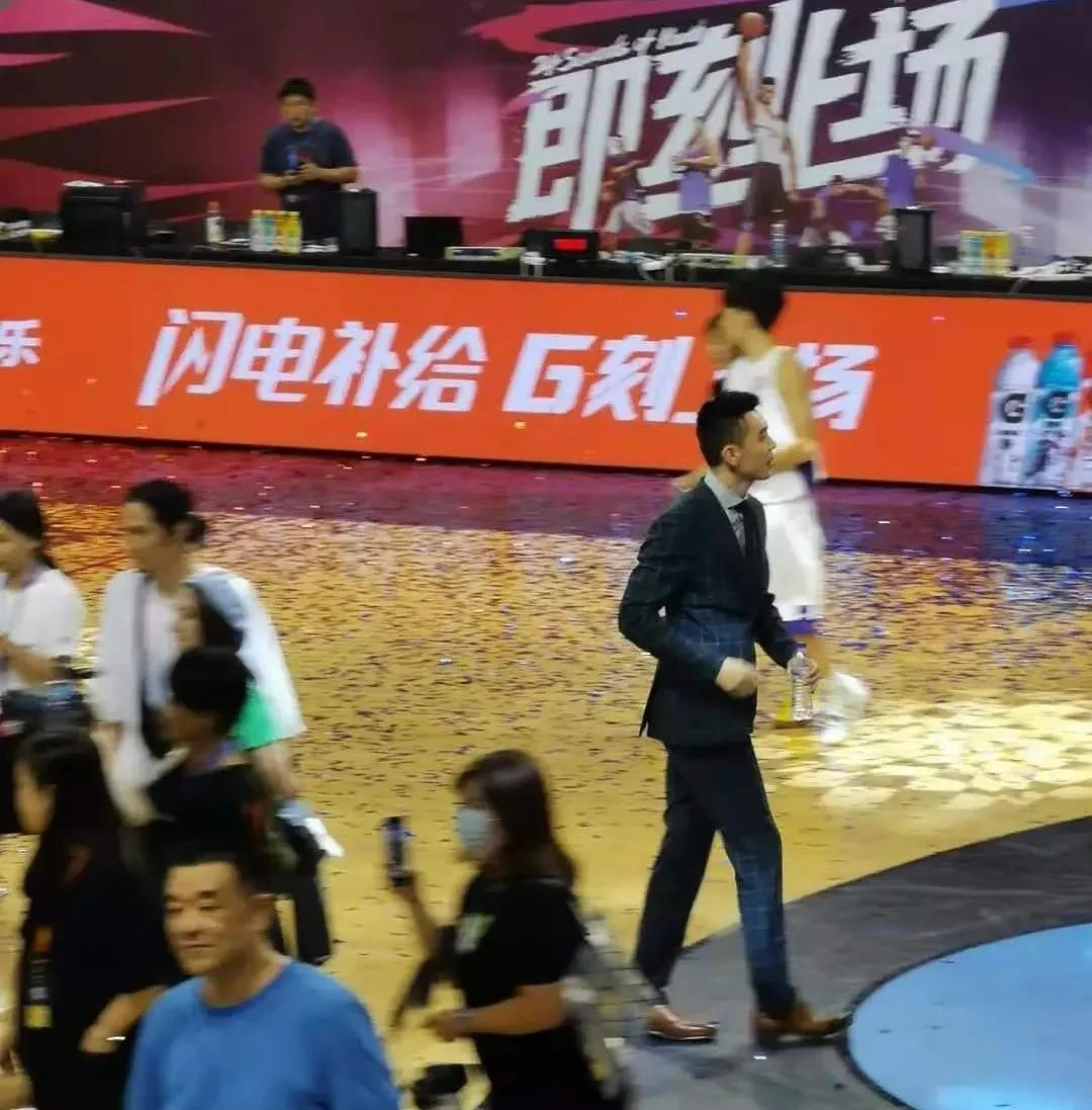 193cm体坛第一帅哥爆红，颜值惊艳：他要出道，男明星就哭吧