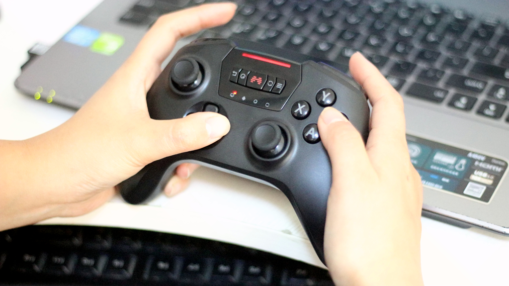 多平台适配的入门游戏手柄,多平台互通手游