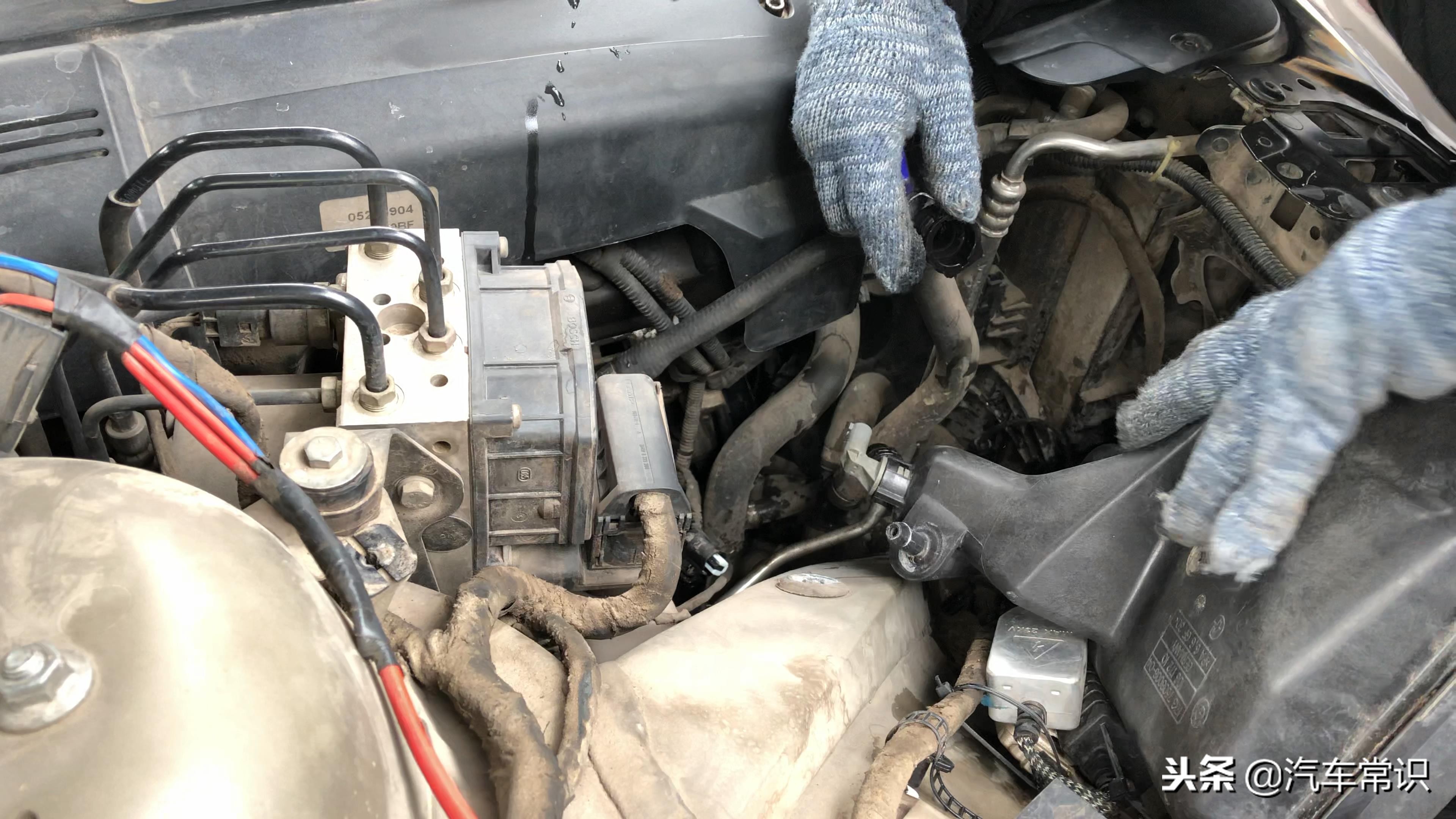 发动机水堵漏水需要全部更换吗,发动机水箱漏水最快的修补方法