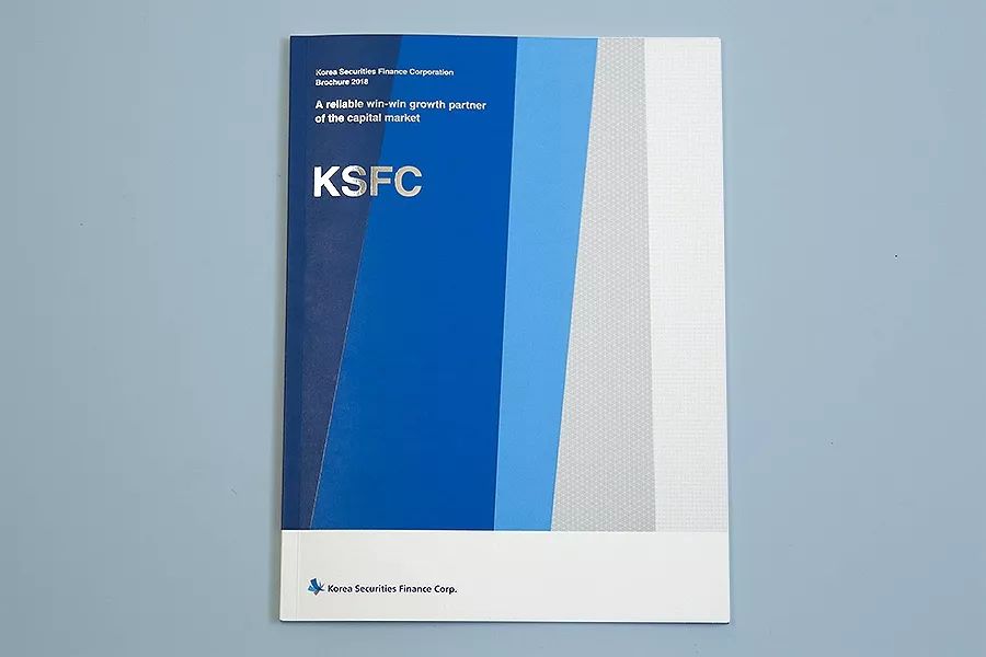 公司画册封面简单大气,红色画册封面手绘简约大气