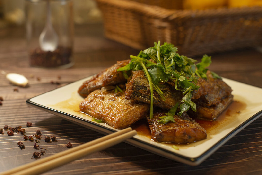 买带鱼要买大条还是小条好吃,带鱼小的好还是大的好吃