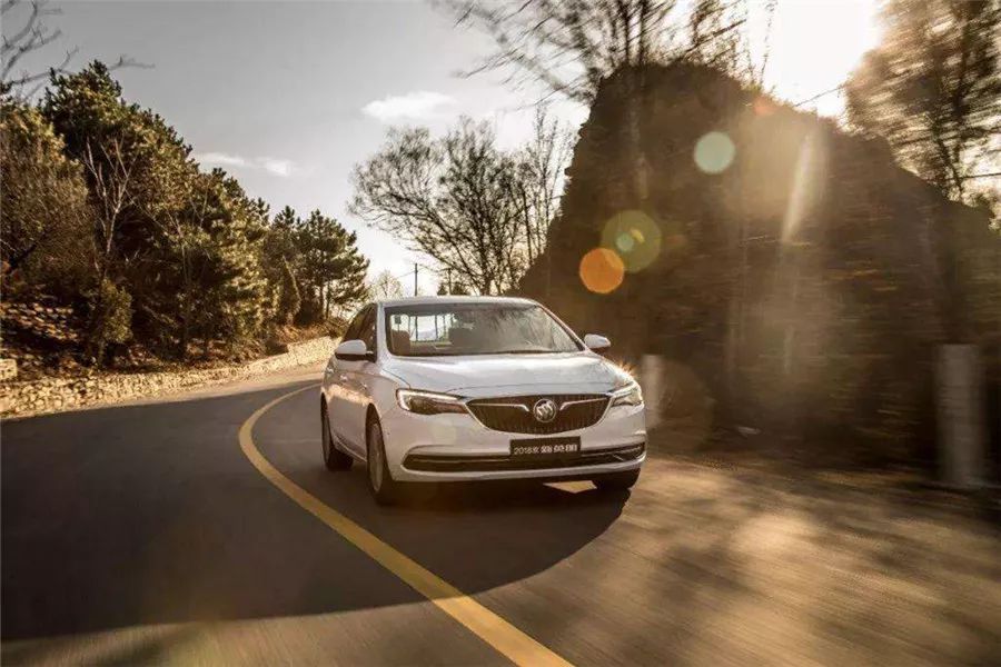 别克英朗智能互联怎么用,别克英朗19款互联精英版功能介绍