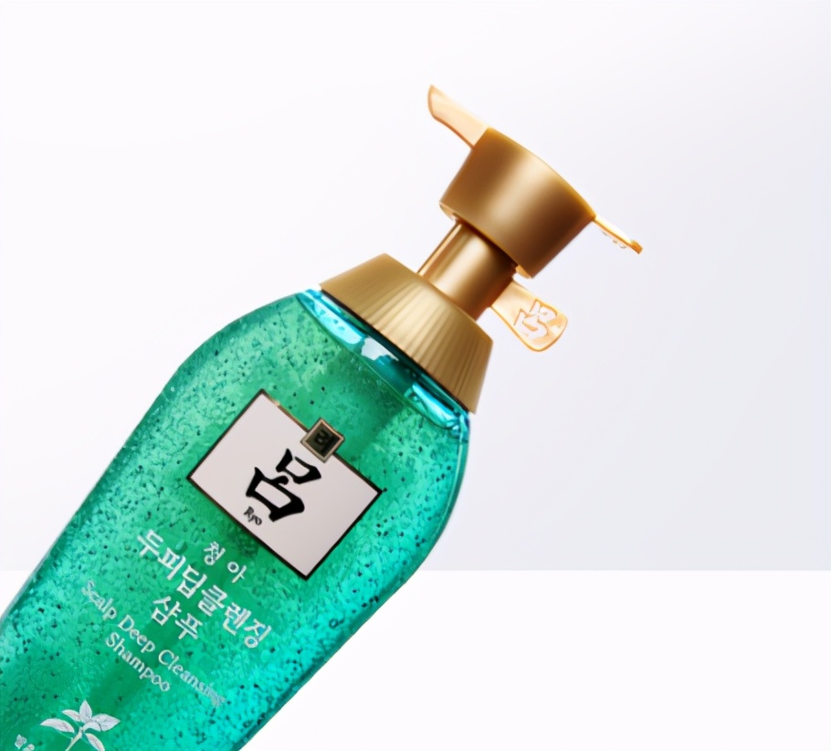 让头发蓬松的喷雾,用发卡让头发蓬松