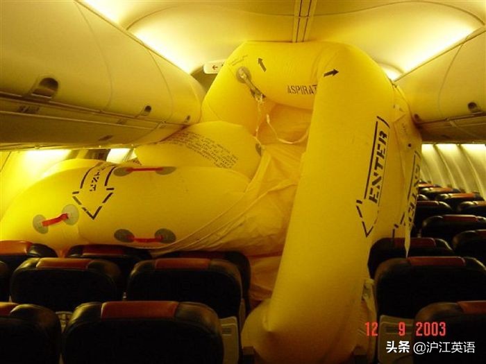 把5000块钱放进微波炉加热消毒,会发生什么?网友分享作死瞬间