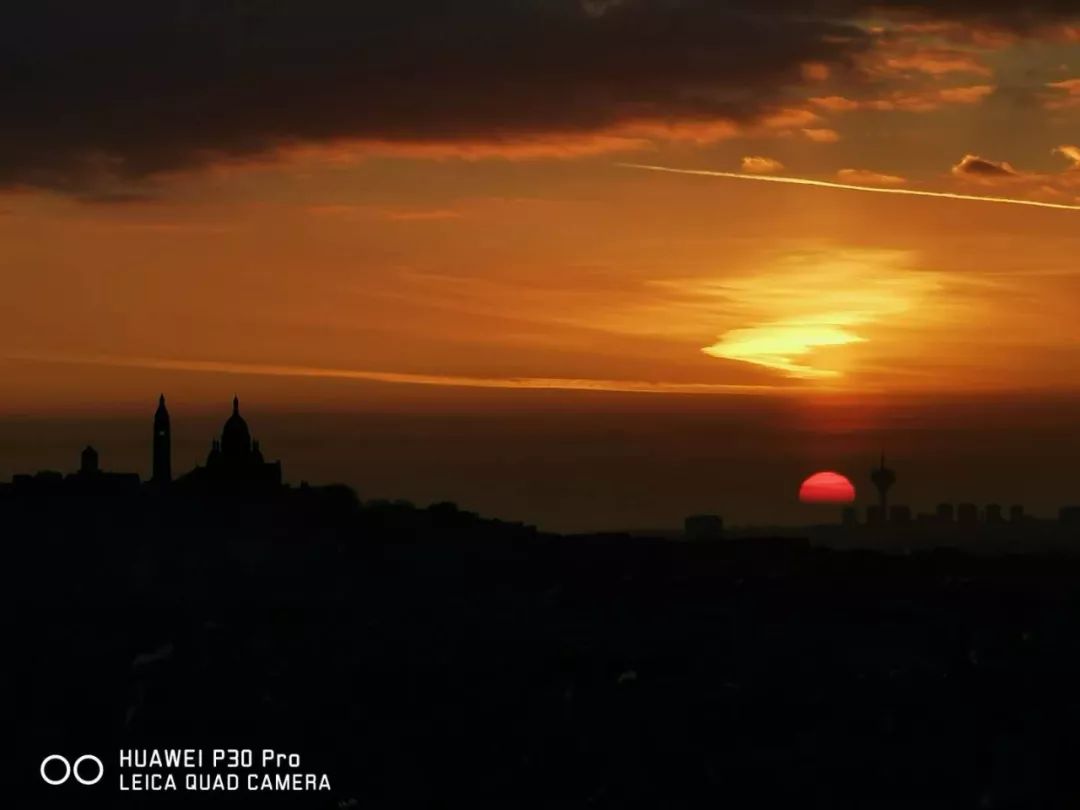初学摄影需要买的基本器材 (新手入门摄影买什么相机)