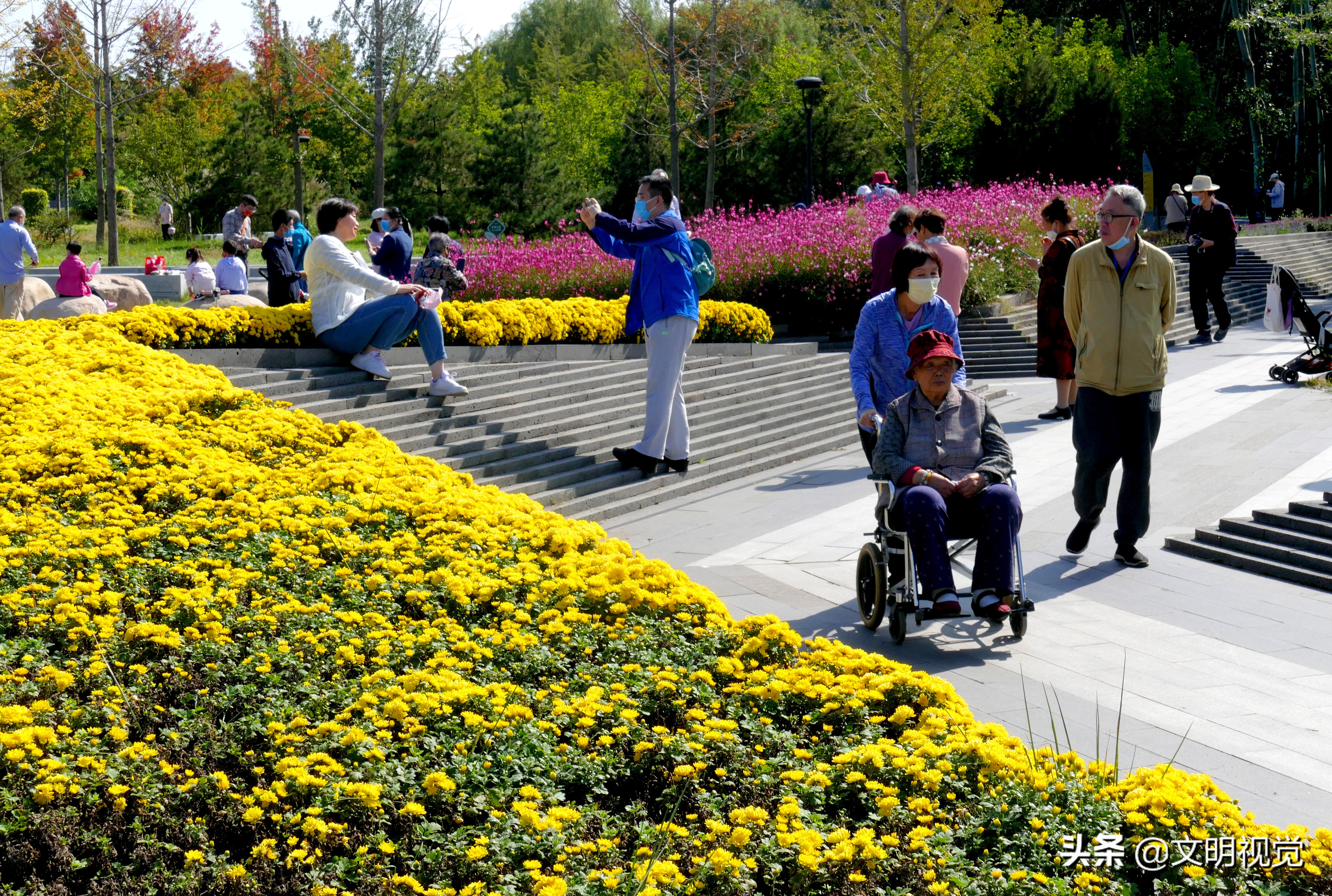 市民国庆节在“国雕”体验非遗文化的魅力