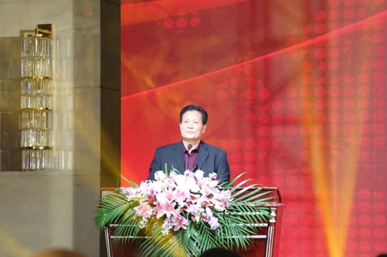 金戈铁马闻征鼓的下一句,金戈铁马闻征鼓只争朝夕启新程