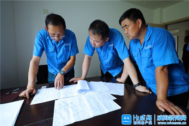 一双伤痕累累布满老茧的手,一双粗糙的手记载着很多酸甜苦辣