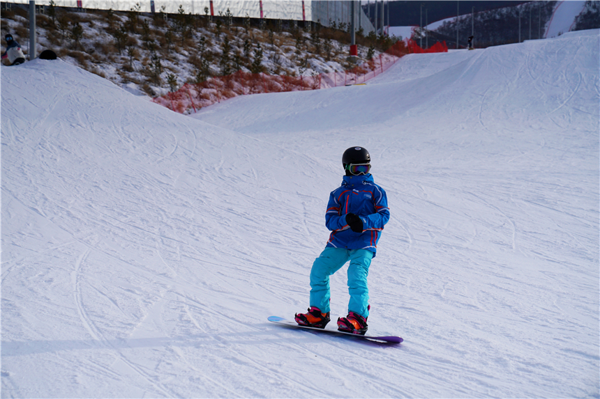北京附近适合亲子游的滑雪场,崇礼太舞滑雪场滑雪单板