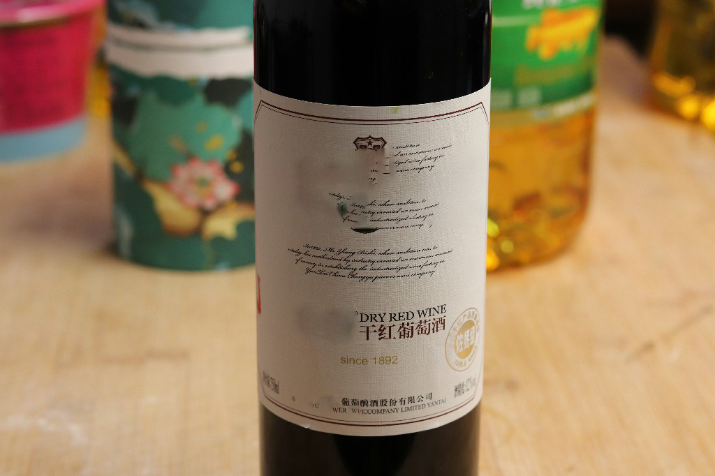 怎样从瓶身鉴别红酒的好坏真假,购买红酒时如何辨真假