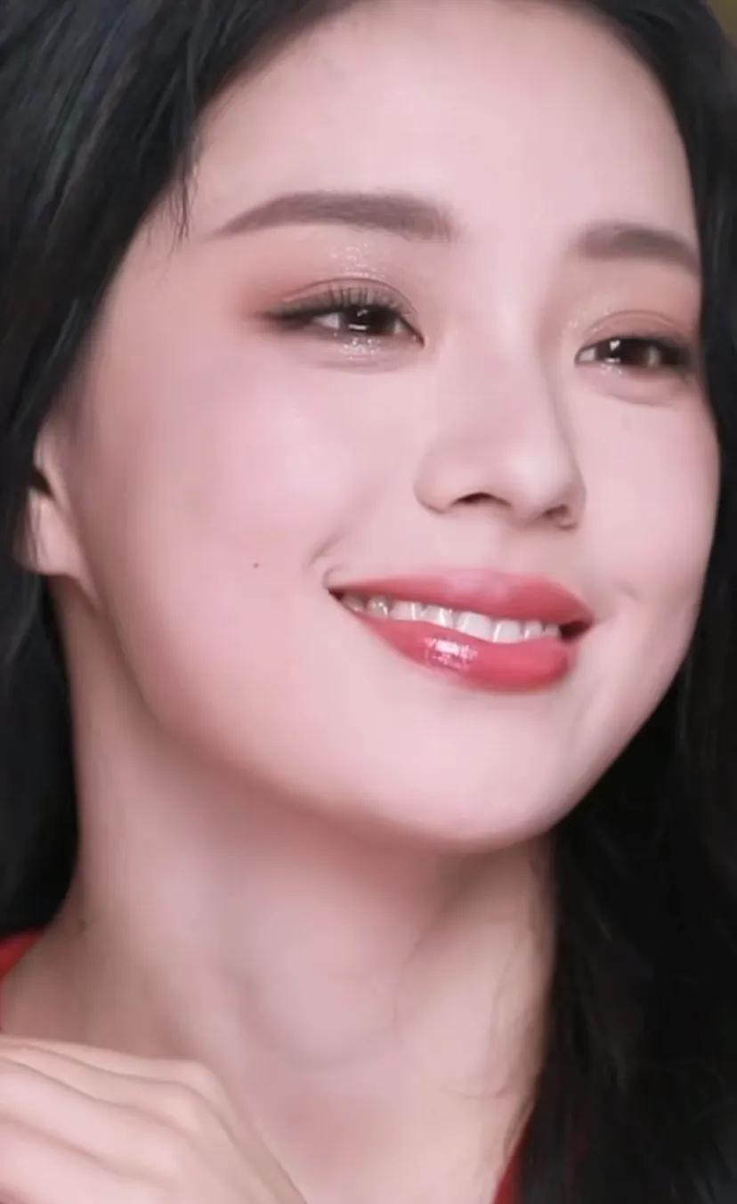 王楚然红棕烟熏妆图片,王楚然红棕烟熏妆出图