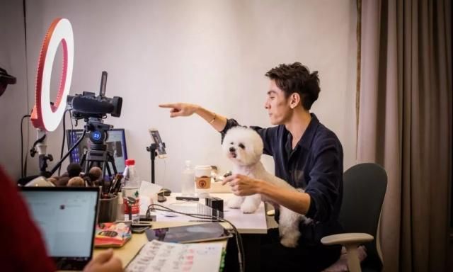 李佳琦推荐的5款显白口红，实在太难买到了！YSL小金条今年最火！