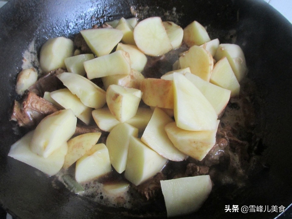 炖排骨又硬又柴怎么办,炖排骨又柴又硬怎么回事