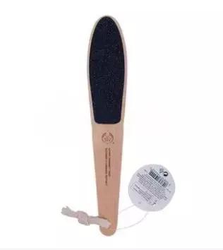 啊呀！你的脚后跟看起来糙得像位“真正男子汉”