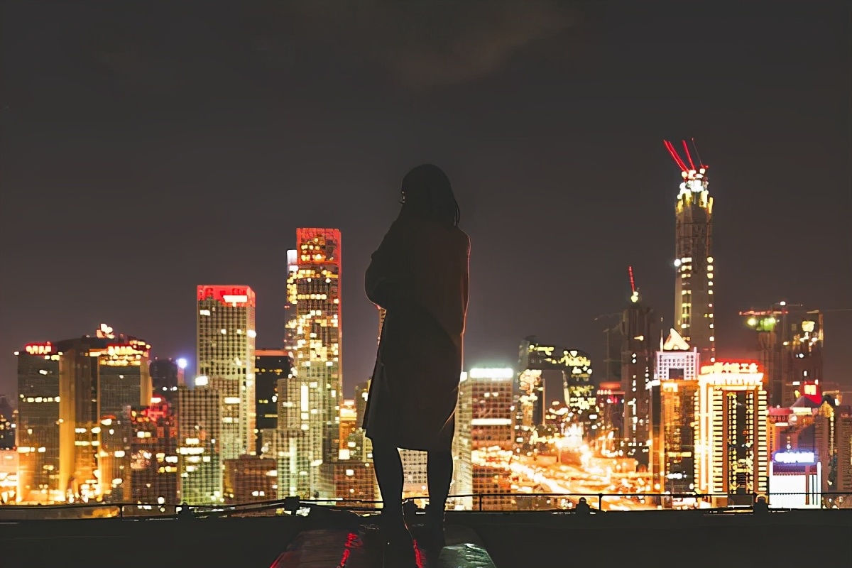 北漂女孩被困卫生间30小时完整版,独居女孩被困浴室30小时报警救出